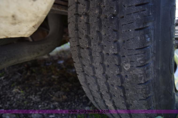 image for item H5036 2001 Chevrolet 1500 pickup truck