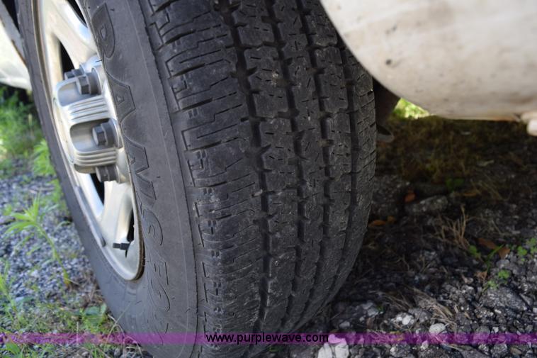 image for item H5036 2001 Chevrolet 1500 pickup truck