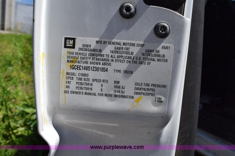 image for item H5036 2001 Chevrolet 1500 pickup truck