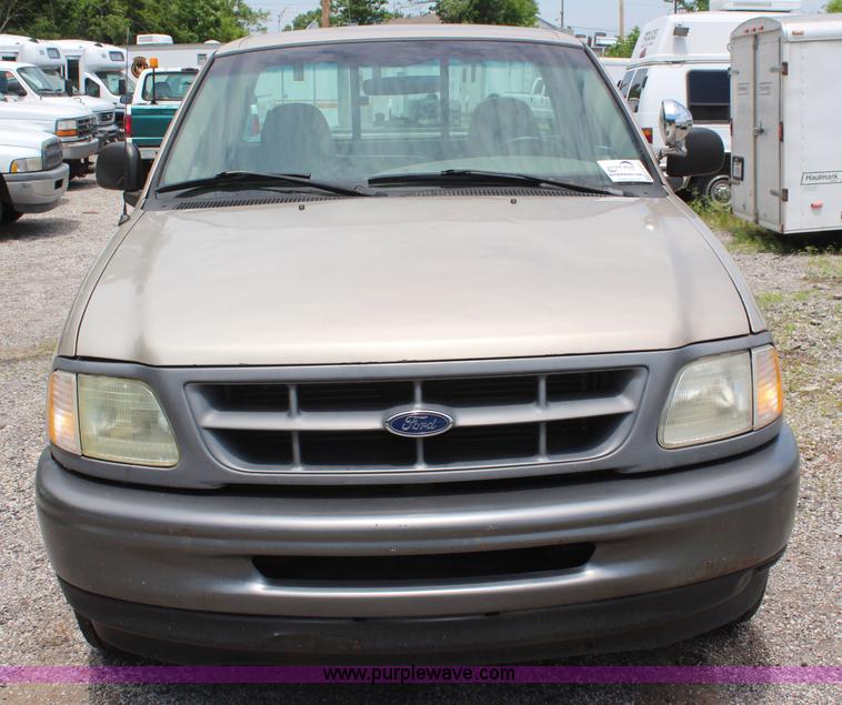 image for item H5037 1997 Ford F150 pickup truck