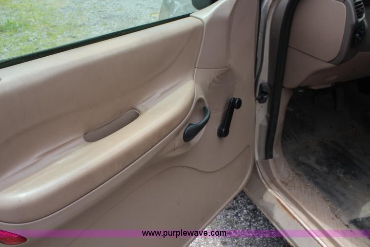 image for item H5037 1997 Ford F150 pickup truck