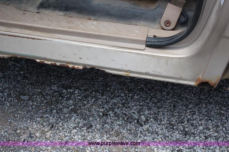 image for item H5037 1997 Ford F150 pickup truck