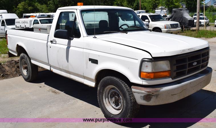 image for item H5039 1995 Ford F250 pickup truck