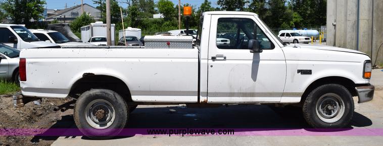 image for item H5039 1995 Ford F250 pickup truck
