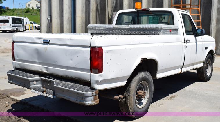 image for item H5039 1995 Ford F250 pickup truck