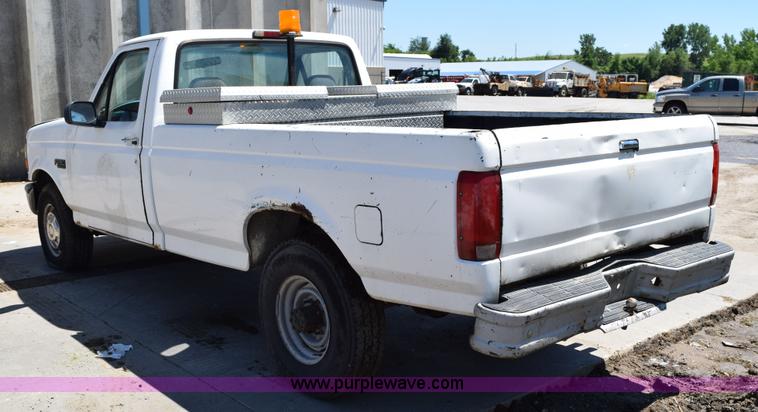 image for item H5039 1995 Ford F250 pickup truck