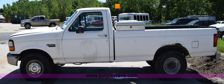image for item H5039 1995 Ford F250 pickup truck