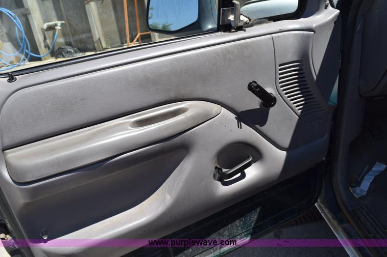 image for item H5039 1995 Ford F250 pickup truck