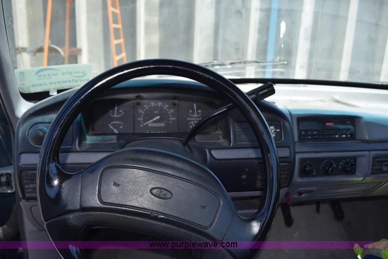 image for item H5039 1995 Ford F250 pickup truck
