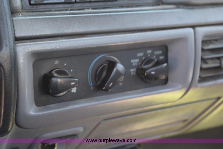 image for item H5039 1995 Ford F250 pickup truck