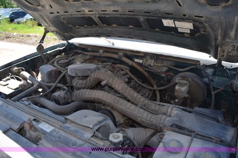 image for item H5039 1995 Ford F250 pickup truck