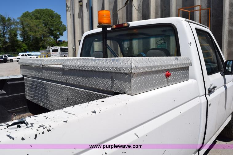 image for item H5039 1995 Ford F250 pickup truck