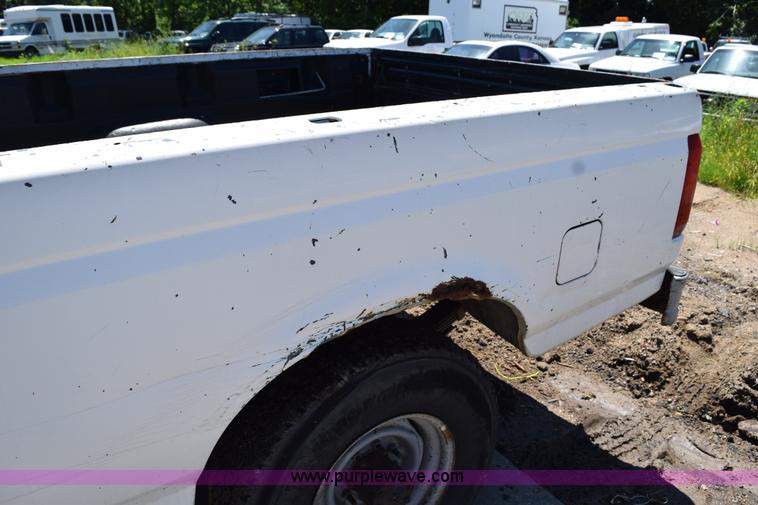 image for item H5039 1995 Ford F250 pickup truck