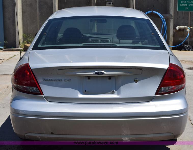image for item H5041 2006 Ford Taurus