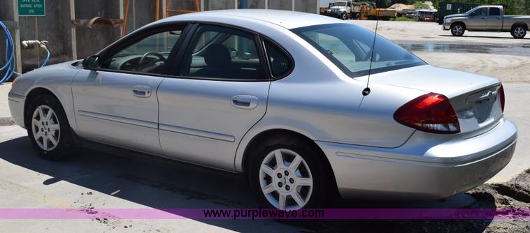 image for item H5041 2006 Ford Taurus