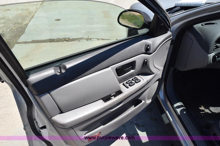 image for item H5041 2006 Ford Taurus