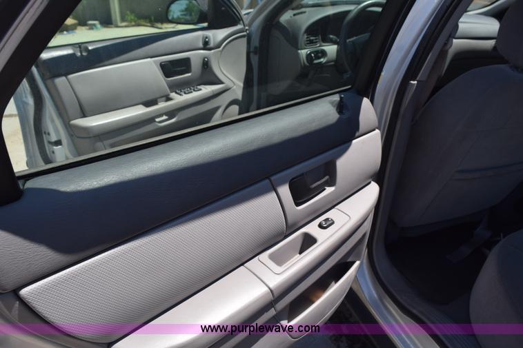 image for item H5041 2006 Ford Taurus