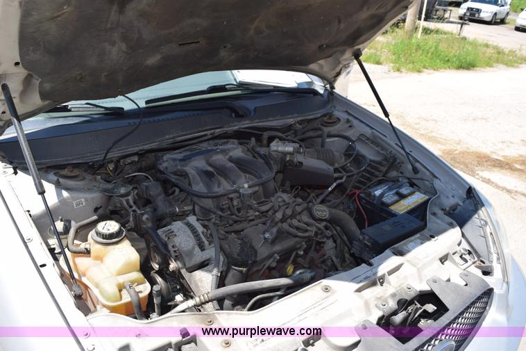 image for item H5041 2006 Ford Taurus