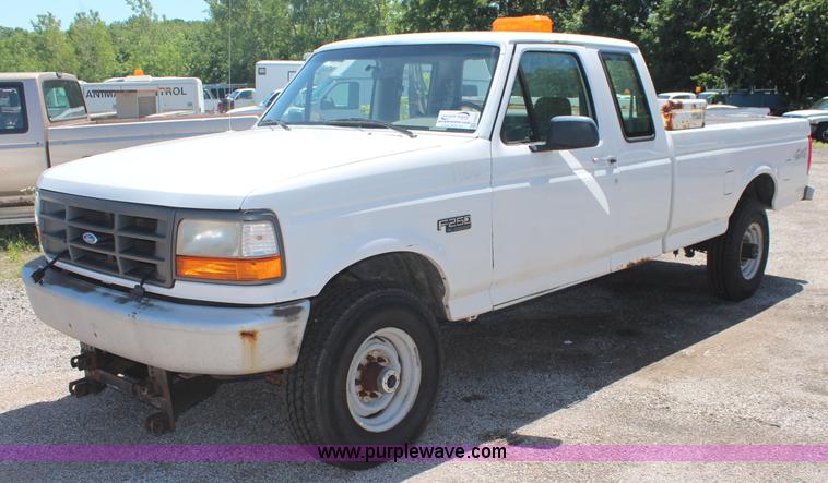 image for item H5043 1995 Ford F250 pickup truck