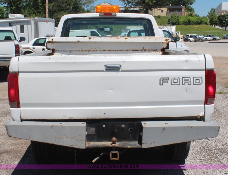 image for item H5043 1995 Ford F250 pickup truck