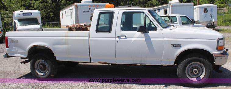 image for item H5043 1995 Ford F250 pickup truck