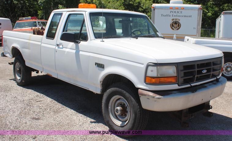 image for item H5043 1995 Ford F250 pickup truck