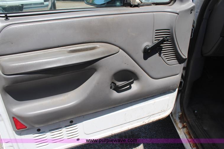 image for item H5043 1995 Ford F250 pickup truck