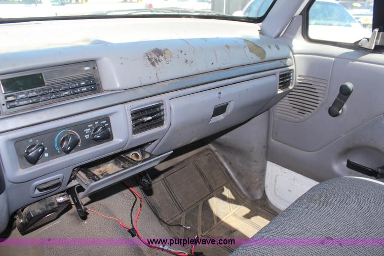 image for item H5043 1995 Ford F250 pickup truck