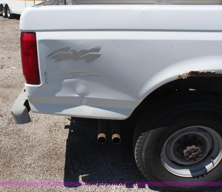 image for item H5043 1995 Ford F250 pickup truck