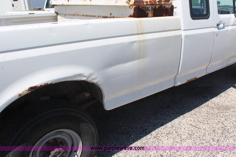 image for item H5043 1995 Ford F250 pickup truck