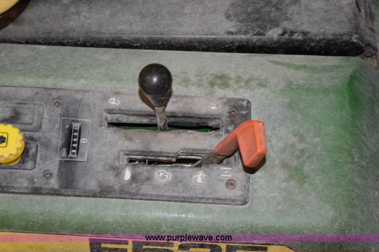 image for item H5067 John Deere F525 riding lawn mower