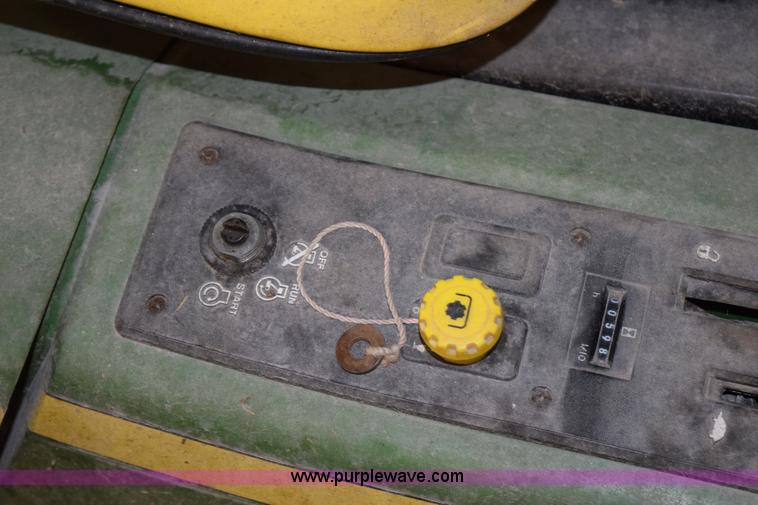 image for item H5067 John Deere F525 riding lawn mower