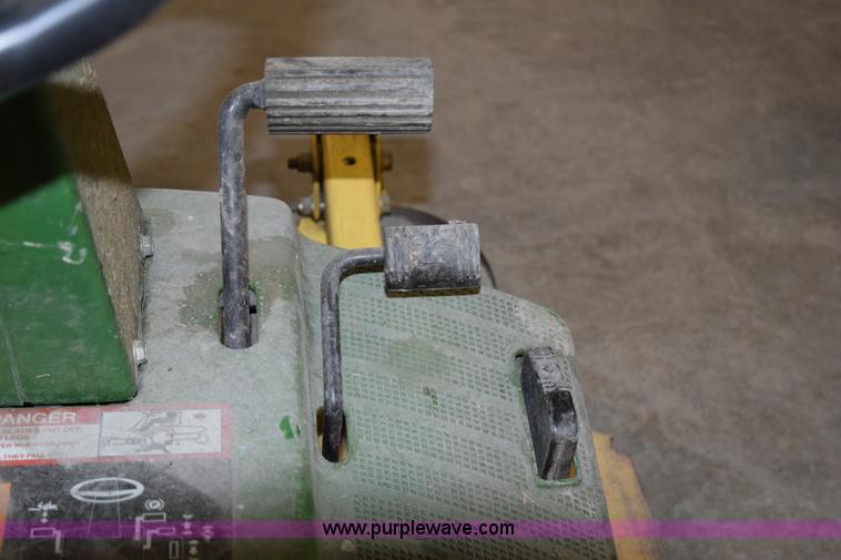 image for item H5067 John Deere F525 riding lawn mower