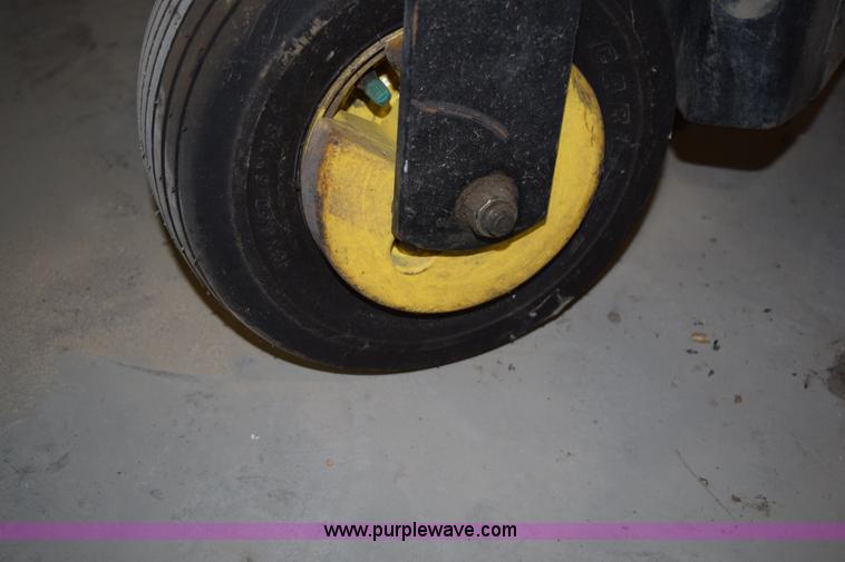 image for item H5067 John Deere F525 riding lawn mower