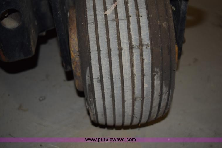 image for item H5067 John Deere F525 riding lawn mower