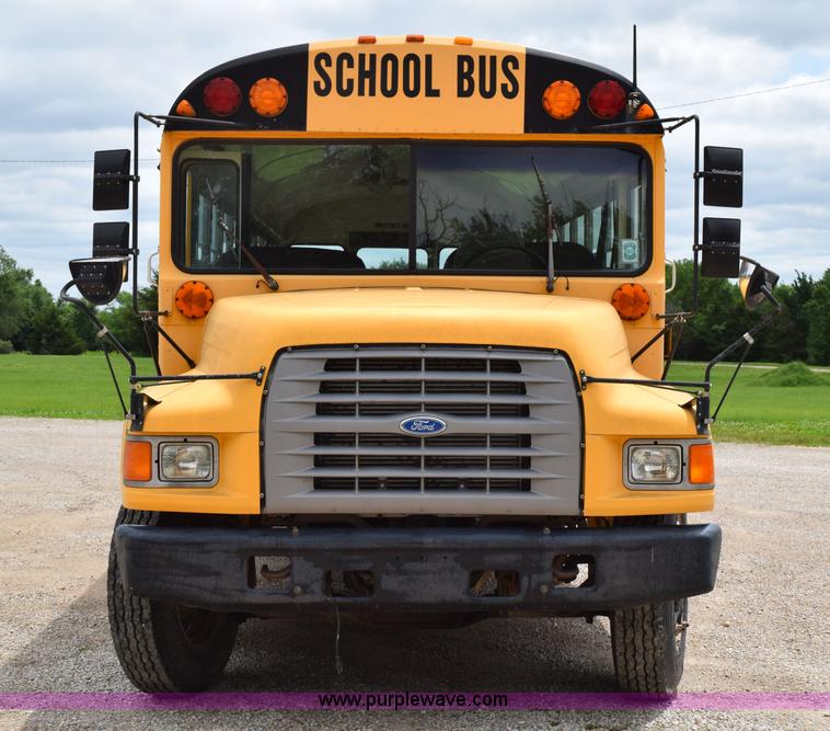 image for item H5070 1996 Ford B800 school bus