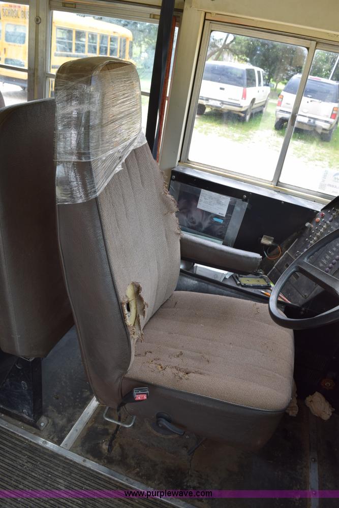 image for item H5070 1996 Ford B800 school bus