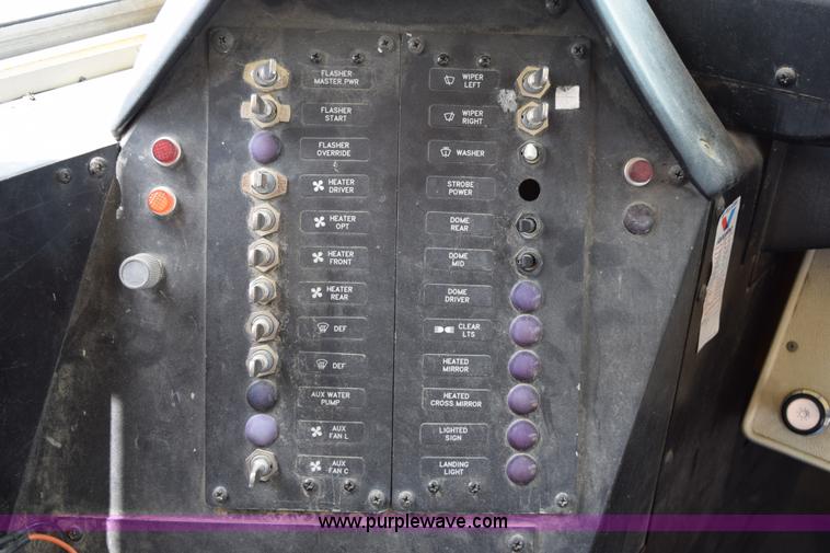 image for item H5070 1996 Ford B800 school bus