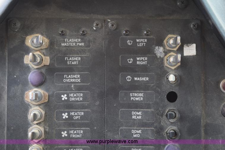 image for item H5070 1996 Ford B800 school bus