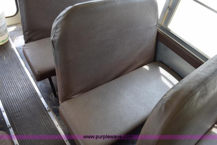 image for item H5070 1996 Ford B800 school bus