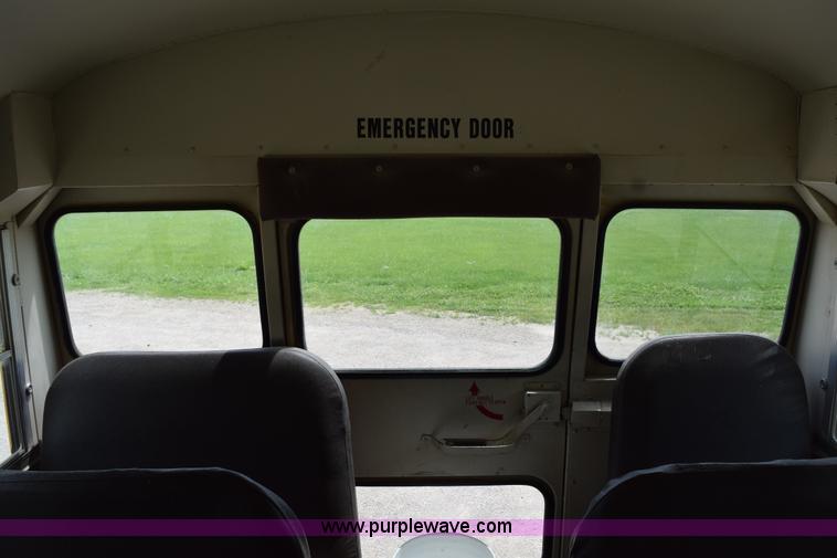 image for item H5070 1996 Ford B800 school bus