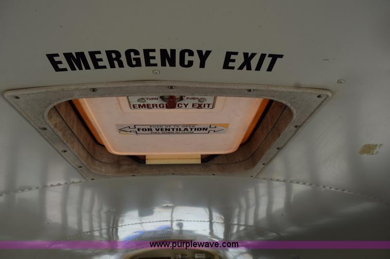 image for item H5070 1996 Ford B800 school bus