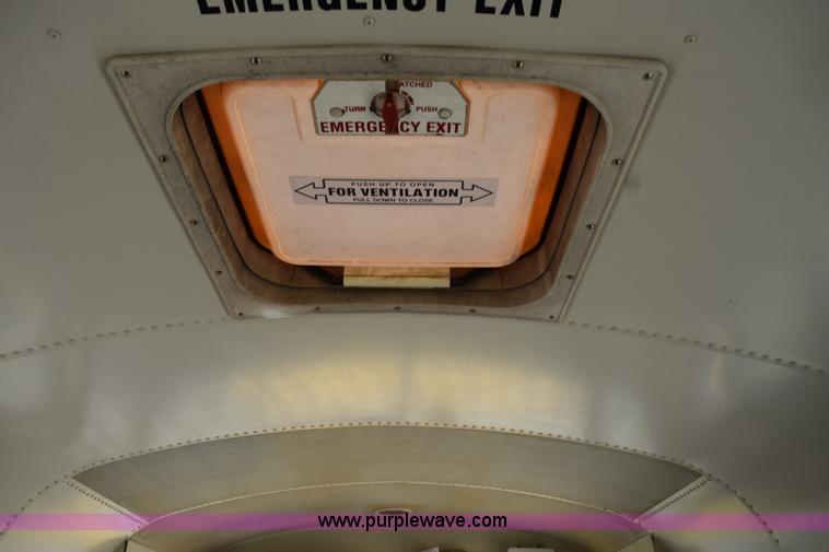 image for item H5070 1996 Ford B800 school bus