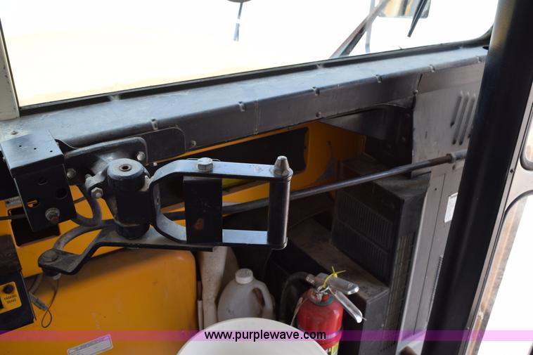 image for item H5070 1996 Ford B800 school bus