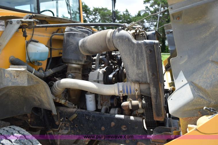 image for item H5070 1996 Ford B800 school bus