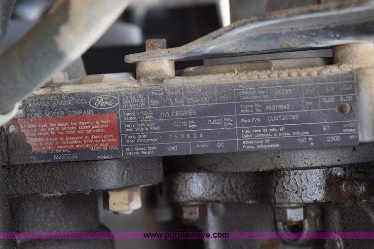 image for item H5070 1996 Ford B800 school bus