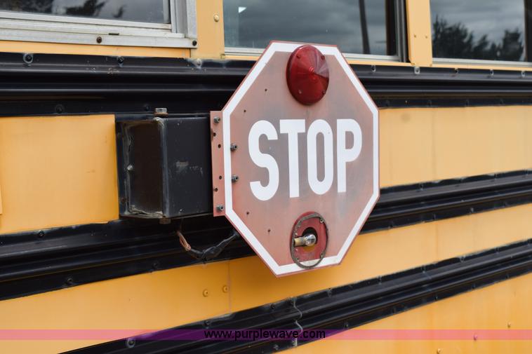 image for item H5070 1996 Ford B800 school bus