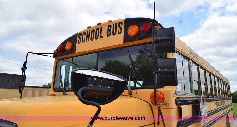 image for item H5070 1996 Ford B800 school bus