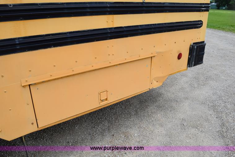 image for item H5070 1996 Ford B800 school bus