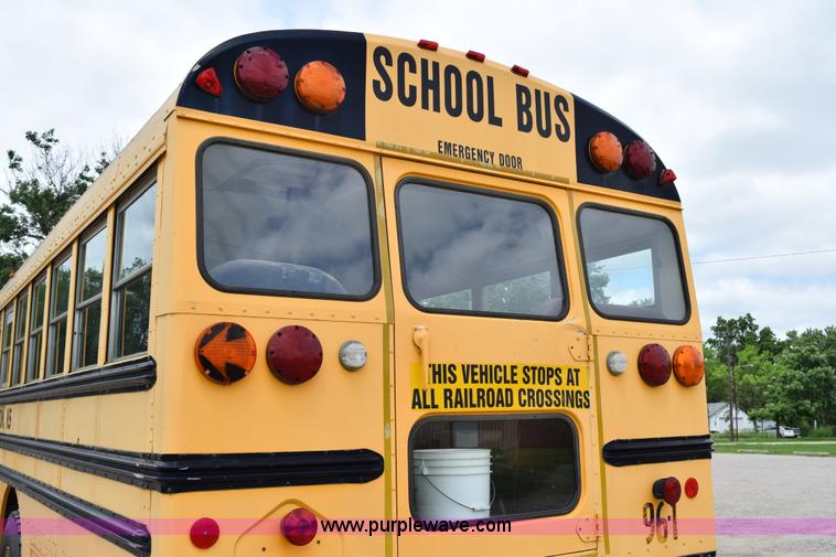 image for item H5070 1996 Ford B800 school bus